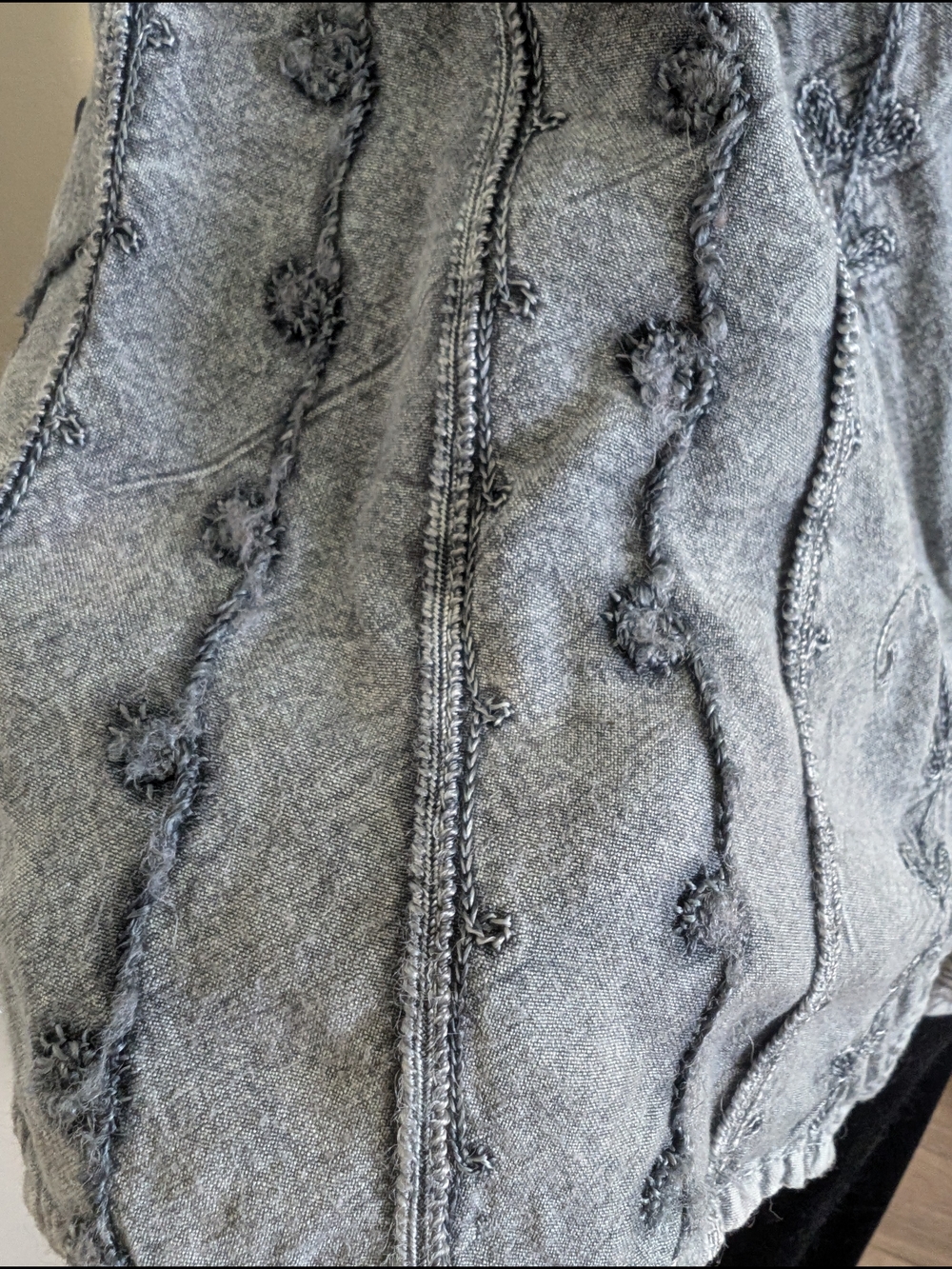VTG Embroidered Gray Button-Front Top With Tie Waist - Picture 8 of 8